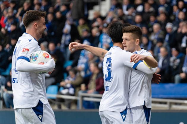 Deutschland: 2. Bundesliga 2025 26, 17. Spieltag - VfL Bochum vs. Karlsruher SC - 20.12.2025 - Vonovia Ruhrstadion (Bochum, Nordrhein-Westfalen) Tor zum 1:1 durch Marvin Wanitzek (Karlsruher SC, 10) Torjubel Freude über Tor
