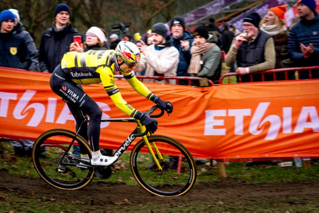 Wout van Aert - TEAM VISMA LEASE A BIKE during the UCI Cyclo-cross World Cup 2025 in ANTWERPEN, Belgium on 20 december 2025, (photo by Marcel van Dorst EYE4images DeFodi Images) -