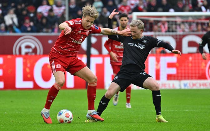 20.12.2025 - Fussball - Saison 2025 2026 - 2. Fussball - Bundesliga - 17. Spieltag: Fortuna Düsseldorf F95 - SpVgg Greuther Fürth ( Kleeblatt ) - Sportfoto Zink - xwoxzix - DFL regulations prohibit any use of photographs as image sequences and or quasi-video - only for editorial use - Jesper Daland (2, Fortuna Düsseldorf F95 ) Jomaine Consbruch (14, SpVgg Greuther Fürth )