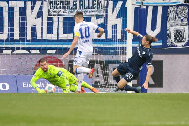 20.12.2025, xgrfx, Fussball 2.Bundesliga, VfL Bochum - Karlsruher SC v.l. Tor, Marvin Wanitzek (Karlsruher SC) (DFL DFB REGULATIONS PROHIBIT ANY USE OF PHOTOGRAPHS as IMAGE SEQUENCES and or QUASI-VIDEO) Bochum