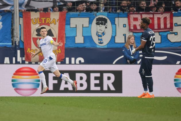 20.12.2025, xgrfx, Fussball 2.Bundesliga, VfL Bochum - Karlsruher SC v.l. Tor, Marvin Wanitzek (Karlsruher SC) (DFL DFB REGULATIONS PROHIBIT ANY USE OF PHOTOGRAPHS as IMAGE SEQUENCES and or QUASI-VIDEO) Bochum