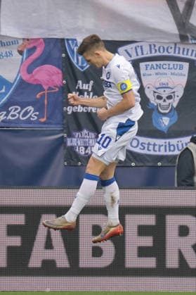 20.12.2025, xgrfx, Fussball 2.Bundesliga, VfL Bochum - Karlsruher SC v.l. Tor, Marvin Wanitzek (Karlsruher SC) (DFL DFB REGULATIONS PROHIBIT ANY USE OF PHOTOGRAPHS as IMAGE SEQUENCES and or QUASI-VIDEO) Bochum