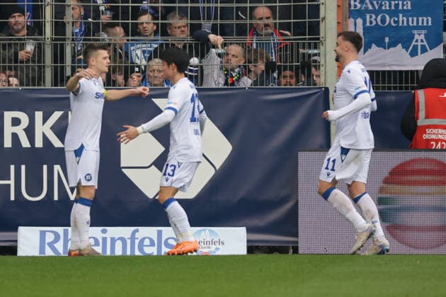 20.12.2025, xgrfx, Fussball 2.Bundesliga, VfL Bochum - Karlsruher SC v.l. Tor, Marvin Wanitzek (Karlsruher SC) (DFL DFB REGULATIONS PROHIBIT ANY USE OF PHOTOGRAPHS as IMAGE SEQUENCES and or QUASI-VIDEO) Bochum