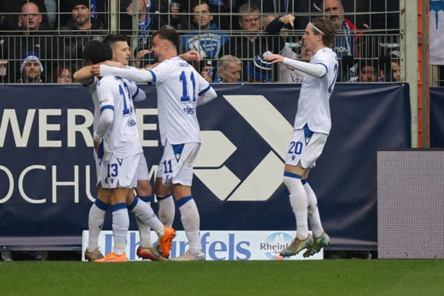 20.12.2025, xgrfx, Fussball 2.Bundesliga, VfL Bochum - Karlsruher SC v.l. Tor, Marvin Wanitzek (Karlsruher SC) (DFL DFB REGULATIONS PROHIBIT ANY USE OF PHOTOGRAPHS as IMAGE SEQUENCES and or QUASI-VIDEO) Bochum