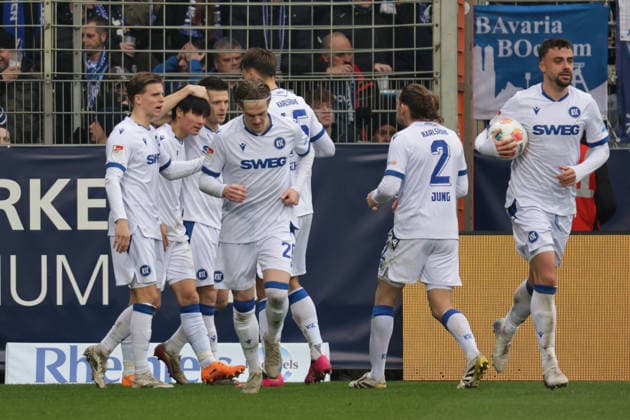 20.12.2025, xgrfx, Fussball 2.Bundesliga, VfL Bochum - Karlsruher SC v.l. Tor, Marvin Wanitzek (Karlsruher SC) (DFL DFB REGULATIONS PROHIBIT ANY USE OF PHOTOGRAPHS as IMAGE SEQUENCES and or QUASI-VIDEO) Bochum