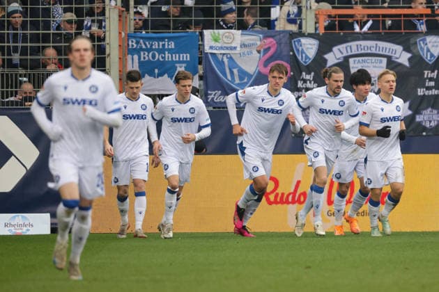 20.12.2025, xgrfx, Fussball 2.Bundesliga, VfL Bochum - Karlsruher SC v.l. Tor, Marvin Wanitzek (Karlsruher SC) (DFL DFB REGULATIONS PROHIBIT ANY USE OF PHOTOGRAPHS as IMAGE SEQUENCES and or QUASI-VIDEO) Bochum