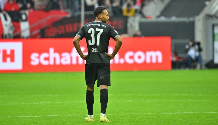 20.12.2025 - Fussball - Saison 2025 2026 - 2. Fussball - Bundesliga - 17. Spieltag: Fortuna Düsseldorf F95 - SpVgg Greuther Fürth ( Kleeblatt ) - Sportfoto Zink MeZi - xmexzix - DFL regulations prohibit any use of photographs as image sequences and or quasi-video - only for editorial use - Julian Green (37, SpVgg Greuther Fürth ) enttäuscht Enttäuschung