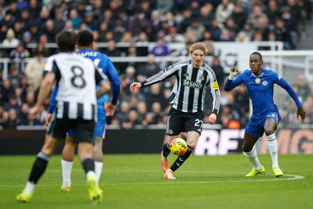 Newcastle United v Chelsea Premier League 20 12 2025. Nick Woltemade of Newcastle United controls the ball whilst under pressure from Trevoh Chalobah of Chelsea during the Premier League match between Newcastle United and Chelsea at St. James s Park, Newcastle, England on 20 December 2025. Newcastle St. James s Park Tyne and Wear England Editorial use only DataCo restrictions apply See www.football-dataco.com , Copyright: xCraigxCowanx PSI-23444-0059