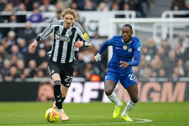 Newcastle United v Chelsea Premier League 20 12 2025. Nick Woltemade of Newcastle United under pressure from Trevoh Chalobah of Chelsea during the Premier League match between Newcastle United and Chelsea at St. James s Park, Newcastle, England on 20 December 2025. Newcastle St. James s Park Tyne and Wear England Editorial use only DataCo restrictions apply See www.football-dataco.com , Copyright: xCraigxCowanx PSI-23444-0060