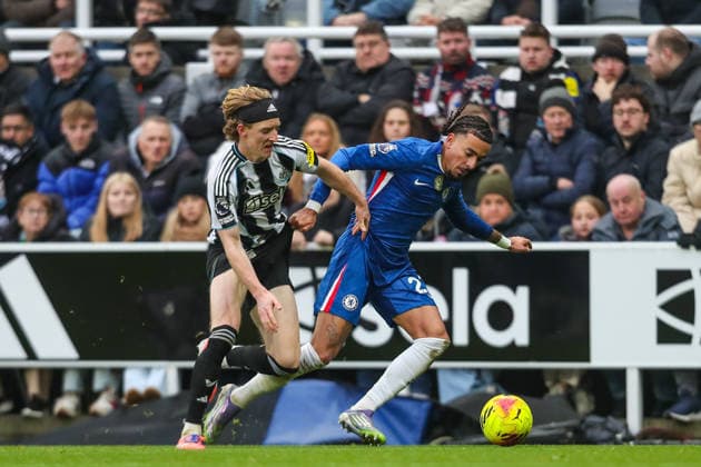 Newcastle United v Chelsea, Premier League Anthony Gordon Of Newcastle United in action during the Newcastle United v Chelsea Premier League match at St. James Park, Newcastle Upon Tyne, England on 20 December 2025 Credit: Lee Keuneke Every Second Media Editorial use only. All images are copyright Every Second Media Limited. No images may be reproduced without prior permission. All rights reserved. Premier League and Football League images are subject to licensing agreements with Football DataCo Limited. see https: www.football-dataco.com Copyright: xIMAGO EveryxSecondxMediax ESM-1718-0072 LeexKeunekex xEveryxSecondxMediax