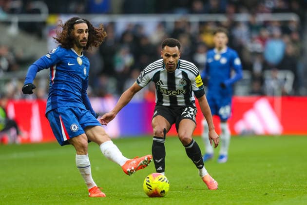 Newcastle United v Chelsea, Premier League Jacob Murphy Of Newcastle United in action during the Newcastle United v Chelsea Premier League match at St. James Park, Newcastle Upon Tyne, England on 20 December 2025 Credit: Lee Keuneke Every Second Media Editorial use only. All images are copyright Every Second Media Limited. No images may be reproduced without prior permission. All rights reserved. Premier League and Football League images are subject to licensing agreements with Football DataCo Limited. see https: www.football-dataco.com Copyright: xIMAGO EveryxSecondxMediax ESM-1718-0079 LeexKeunekex xEveryxSecondxMediax