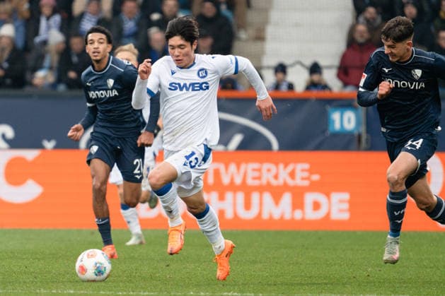 Deutschland: 2. Bundesliga 2025 26, 17. Spieltag - VfL Bochum vs. Karlsruher SC - 20.12.2025 - Vonovia Ruhrstadion (Bochum, Nordrhein-Westfalen) Shio Fukuda (Karlsruher SC, 13)