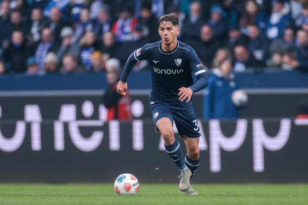 20.12.2025, Fussball, Saison 2025 2026, 2. Bundesliga, 17. Spieltag, VfL Bochum 1848 - Karlsruher SC, Cajetan Lenz VfL Bochum 1848), Bochum Vonovia Ruhrstadion NRW Deutschland xRHR-FOTO DEx
