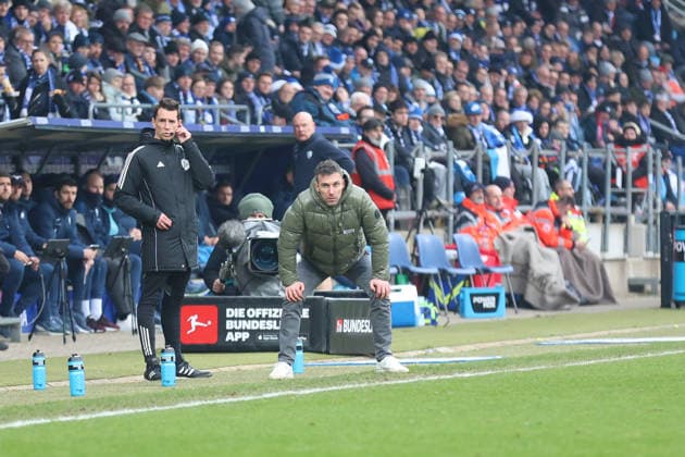 Christian Eichner (Chef-Trainer Karlsruher SC) GER, VfL Bochum gegen Karlsruher SC, Fussball, 2.Liga, 17.Spieltag, Spielzeit 2025 2026, 20.12.2025 DFL REGULATIONS PROHIBIT ANY USE OF PHOTOGRAPHS AS IMAGE SEQUENCES AND OR QUASI-VIDEO GER, VfL Bochum gegen Karlsruher SC, Fussball, 2.Liga, 17.Spieltag, Spielzeit 2025 2026, 20.12.2025 Bochum