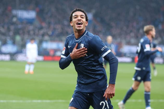 Torjubel zum 2:1 fuer den VfL Bochum durch Francis Onyeka (VfL Bochum) GER, VfL Bochum gegen Karlsruher SC, Fussball, 2.Liga, 17.Spieltag, Spielzeit 2025 2026, 20.12.2025 DFL REGULATIONS PROHIBIT ANY USE OF PHOTOGRAPHS AS IMAGE SEQUENCES AND OR QUASI-VIDEO GER, VfL Bochum gegen Karlsruher SC, Fussball, 2.Liga, 17.Spieltag, Spielzeit 2025 2026, 20.12.2025 Bochum