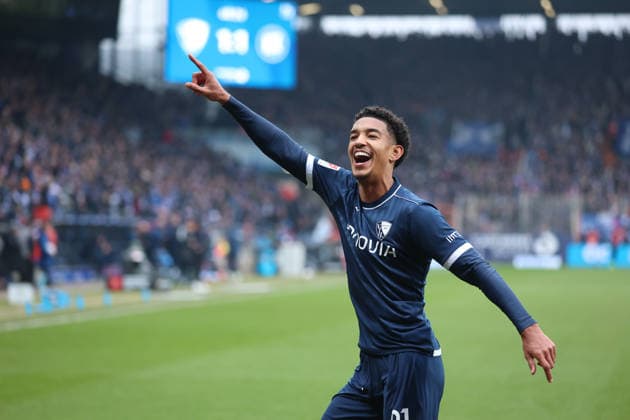Torjubel zum 2:1 fuer den VfL Bochum durch Francis Onyeka (VfL Bochum) GER, VfL Bochum gegen Karlsruher SC, Fussball, 2.Liga, 17.Spieltag, Spielzeit 2025 2026, 20.12.2025 DFL REGULATIONS PROHIBIT ANY USE OF PHOTOGRAPHS AS IMAGE SEQUENCES AND OR QUASI-VIDEO GER, VfL Bochum gegen Karlsruher SC, Fussball, 2.Liga, 17.Spieltag, Spielzeit 2025 2026, 20.12.2025 Bochum