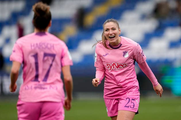 v.li.: Torschützin Franziska Harsch (TSG, 17), Melissa Kössler (TSG, 25), Spielerinnen der TSG 1899 Hoffenheim, jubeln über das Tor zum 3:0, Jubel, Torjubel, Torerfolg, celebrate the goal, goal, celebration, jubelt ueber das Tor, Freuen, Freude, freut sich, optimistisch, positiv, Spielszene, Highlight, Action, Aktion, 20.12.2025, Sinsheim (Hoffenheim) (Deutschland), Fussball, Google Pixel Frauen-Bundesliga, TSG 1899 Hoffenheim - FC Carl Zeiss Jena, DFB DFL REGULATIONS PROHIBIT ANY USE OF PHOTOGRAPHS AS IMAGE SEQUENCES AND OR QUASI-VIDEO.
