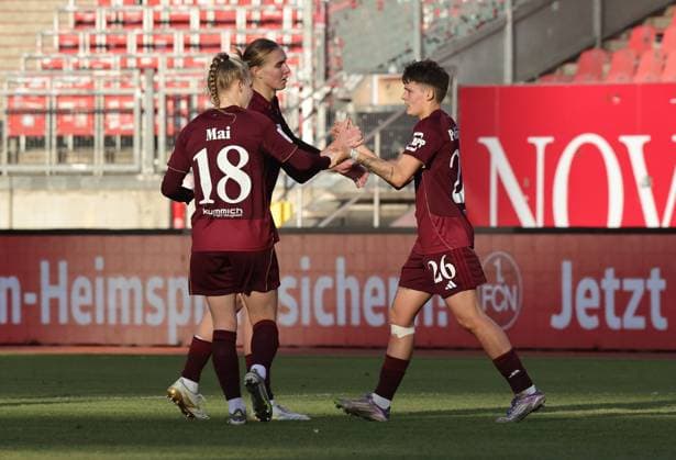 20.12.2025 - Fussball - Saison 2025 2026 - 1. Frauen - Fussball - Bundesliga - 14. Spieltag: 1. FC Nürnberg FCN ( Club ) - 1. FC Union Berlin - Sportfoto Zink DaMa - xdaxmax - Jubel Freude Torjubel nach Tor zum 1:2 - Aneta Polaskova (26, 1. FC Nürnberg FCN ) und Mannschaft Team jubelt freut sich - Torschütze: Aneta Polaskova (26, 1. FC Nürnberg FCN )