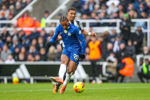 Newcastle United v Chelsea, Premier League Joao Pedro Of Chelsea scores a GOAL 2-2 during the Newcastle United v Chelsea Premier League match at St. James Park, Newcastle Upon Tyne, England on 20 December 2025 Credit: Lee Keuneke Every Second Media Editorial use only. All images are copyright Every Second Media Limited. No images may be reproduced without prior permission. All rights reserved. Premier League and Football League images are subject to licensing agreements with Football DataCo Limited. see https: www.football-dataco.com Copyright: xIMAGO EveryxSecondxMediax ESM-1718-0098 LeexKeunekex xEveryxSecondxMediax