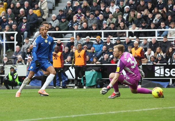 Newcastle Upon Tyne, England, 20th December 2025. Joao Pedro of Chelsea shoots to score his teams second goal during the Newcastle United vs Chelsea Premier League match at St. James Park, Newcastle Upon Tyne. Picture credit should read: Nigel Roddis Sportimage EDITORIAL USE ONLY. No use with unauthorised audio, video, data, fixture lists, club league logos or live services. Online in-match use limited to 120 images, no video emulation. No use in betting, games or single club league player publications. SPI_039_NR_NEWC_CHEL SPI-4384-0039