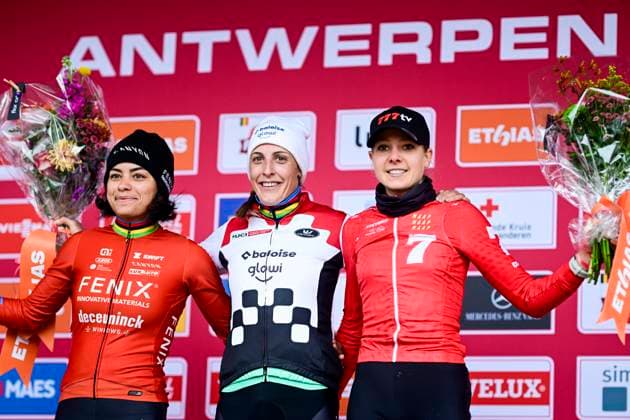UCI Cyclocross World Cup 2025-2026 Antwerpen ANTWERPEN, BELGIUM - DECEMBER 20 : Brand Lucinda of Baloise Glowi Lions, Alvarado Ceylin del Carmen of Fenix-Deceuninck, Van Alphen Aniek (NED) of Cyclocross Reds on the podium during the 5th leg of the Antwerpen UCI Cyclocross World Cup 2025-2026 a cyclocross race for Men Women on December 20, 2025 in Antwerpen, Belgium, 20 12 2025 ( Antwerpen Belgium  Copyright: xPeterxDexVoechtx