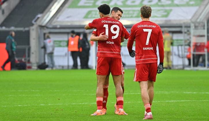 20.12.2025 - Fussball - Saison 2025 2026 - 2. Fussball - Bundesliga - 17. Spieltag: Fortuna Düsseldorf F95 - SpVgg Greuther Fürth ( Kleeblatt ) - Sportfoto Zink MeZi - xmexzix - DFL regulations prohibit any use of photographs as image sequences and or quasi-video - only for editorial use - Tim Oberdorf (15, Fortuna Düsseldorf F95 ) Emmanuel Iyoha (19, Fortuna Düsseldorf F95 ) Luca Raimund (7, Fortuna Düsseldorf F95 ) Jubel Freude nach Spielende