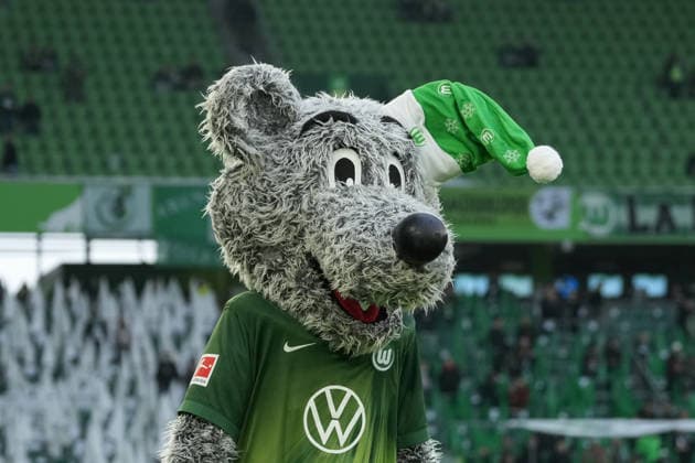Wölfli, Maskottchen, Wolf , Deutschland, Fussball, 1. Bundesliga, 15.Spieltag, 2025 2026, VfL Wolfsburg vs. SC Freiburg, 20.12.2025, Volkswagen Arena, Wolfsburg, Deutschland DFL REGULATIONS PROHIBIT ANY USE OF PHOTOGRAPHS AS IMAGE SEQUENCES AND OR QUASI-VIDEO. Wolfsburg Volkswagen Arena Niedersachsen Deutschland Copyright: xArnexAmbergx