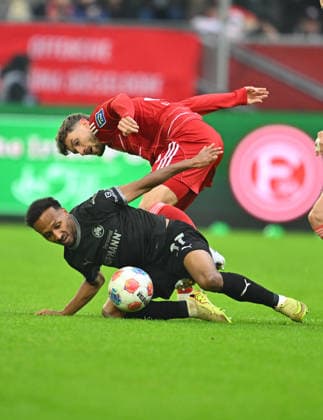 20.12.2025 - Fussball - Saison 2025 2026 - 2. Fussball - Bundesliga - 17. Spieltag: Fortuna Düsseldorf F95 - SpVgg Greuther Fürth ( Kleeblatt ) - Sportfoto Zink - xwoxzix - DFL regulations prohibit any use of photographs as image sequences and or quasi-video - only for editorial use - Julian Green (37, SpVgg Greuther Fürth ) Christopher Lenz (3, Fortuna Düsseldorf F95 )