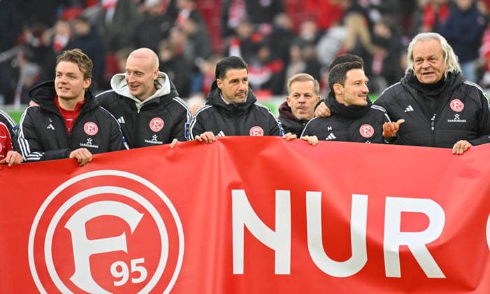 20.12.2025 - Fussball - Saison 2025 2026 - 2. Fussball - Bundesliga - 17. Spieltag: Fortuna Düsseldorf F95 - SpVgg Greuther Fürth ( Kleeblatt ) - Sportfoto Zink MeZi - xmexzix - DFL regulations prohibit any use of photographs as image sequences and or quasi-video - only for editorial use - Markus Anfang (Chef-Trainer Trainer Fortuna Düsseldorf F95, Mitte hinten )
