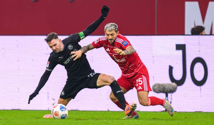 20.12.2025 - Fussball - Saison 2025 2026 - 2. Fussball - Bundesliga - 17. Spieltag: Fortuna Düsseldorf F95 - SpVgg Greuther Fürth ( Kleeblatt ) - Sportfoto Zink - xwoxzix - DFL regulations prohibit any use of photographs as image sequences and or quasi-video - only for editorial use - Branimir Hrgota (10, SpVgg Greuther Fürth ) Matthias Zimmermann (25, Fortuna Düsseldorf F95 )