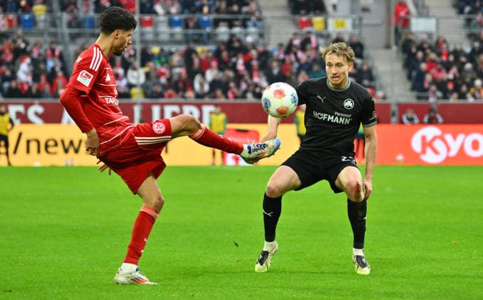 20.12.2025 - Fussball - Saison 2025 2026 - 2. Fussball - Bundesliga - 17. Spieltag: Fortuna Düsseldorf F95 - SpVgg Greuther Fürth ( Kleeblatt ) - Sportfoto Zink - xwoxzix - DFL regulations prohibit any use of photographs as image sequences and or quasi-video - only for editorial use - Anouar El Azzouzi (8, Fortuna Düsseldorf F95 ) Jannik Dehm ( 23, SpVgg Greuther Fürth )