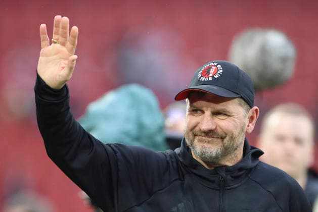 Trainer Steffen Baumgart (1.FC Union Berlin) gestikuliert, Gestik waehrend des spiels der Bundesliga zwischen 1. FC Köln und 1. FC Union Berlin, RheinEnergieSTADION am 20. December 2025 in Köln, Deutschland. (Foto von xxx DeFodi Images) +++ Trainer Steffen Baumgart (1.FC Union Berlin) gestures during the Bundesliga match between 1. FC Köln and 1. FC Union Berlin at RheinEnergieSTADION on December 20, 2025 in Köln, Germany. (Photo by xxx DeFodi Images) DFL regulations prohibit any use of photographs as image sequences and or quasi-video. (Photo by Oliver Kaelke DeFodi Images) - *** Coach Steffen Baumgart 1 FC Union Berlin gestures, gestures during the Bundesliga match between 1 FC Köln and 1 FC Union Berlin, RheinEnergieSTADION on December 20, 2025 in Köln, Germany Photo by xxx DeFodi Images Trainer Steffen Baumgart 1 FC Union Berlin gestures during the Bundesliga match between 1 FC Köln and 1 FC Union Berlin at RheinEnergieSTADION on December 20, 2025 in Köln, Germany Photo by xxx DeFodi Images DFL regulations prohibit any use of photographs as image sequences and or quasi video Photo by Oliver Kaelke DeFodi Images