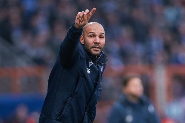 20.12.2025, Fussball, Saison 2025 2026, 2. Bundesliga, 17. Spieltag, VfL Bochum 1848 - Karlsruher SC, Co-Trainer Daniel Gordon (Karlsruher SC) gibt Anweisungen, Bochum Vonovia Ruhrstadion NRW Deutschland xRHR-FOTO DEx