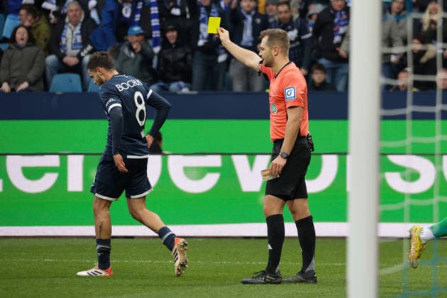 20.12.2025, xgrfx, Fussball 2.Bundesliga, VfL Bochum - Karlsruher SC v.l. Gelbe Karte, Kjell Wätjen (VfL Bochum) (DFL DFB REGULATIONS PROHIBIT ANY USE OF PHOTOGRAPHS as IMAGE SEQUENCES and or QUASI-VIDEO) Bochum