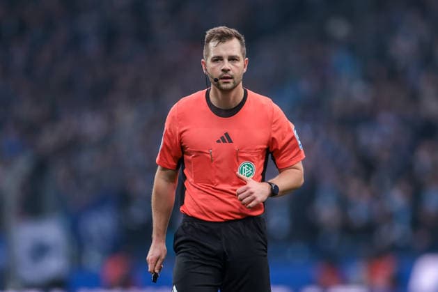 20.12.2025, Fussball, Saison 2025 2026, 2. Bundesliga, 17. Spieltag, VfL Bochum 1848 - Karlsruher SC, Schiedsrichter Marc Philip Eckermann (GER), Bochum Vonovia Ruhrstadion NRW Deutschland xRHR-FOTO DEx