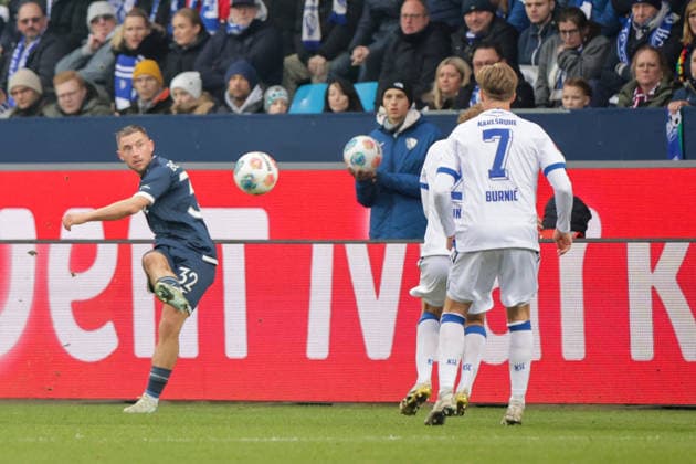20.12.2025, xgrfx, Fussball 2.Bundesliga, VfL Bochum - Karlsruher SC v.l. Maximilian Wittek (VfL Bochum) (DFL DFB REGULATIONS PROHIBIT ANY USE OF PHOTOGRAPHS as IMAGE SEQUENCES and or QUASI-VIDEO) Bochum