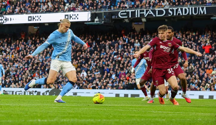 20th December 2025; Etihad Stadium, Manchester, Lancashire, England; Premier League Football, Manchester City versus West Ham United; Erling Haaland of Manchester City scores in the 6th minute for 1-0  RogerxEvans