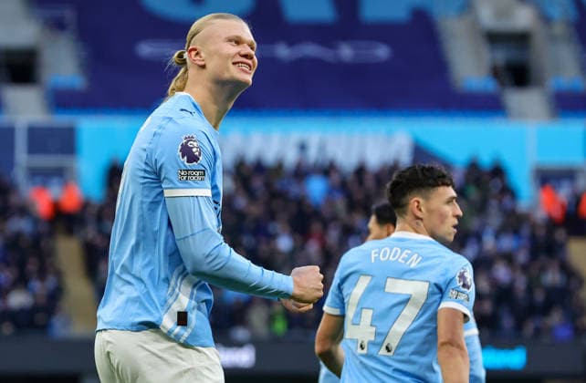 20th December 2025; Etihad Stadium, Manchester, Lancashire, England; Premier League Football, Manchester City versus West Ham United; Erling Haaland of Manchester City smiles to the crowd after scoring in the 6th minute for 1-0  RogerxEvans