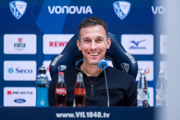 20.12.2025, Fussball, Saison 2025 2026, 2. Bundesliga, 17. Spieltag, VfL Bochum 1848 - Karlsruher SC, Pressekonferenz mit Cheftrainer Christian Eichner (Karlsruher SC), Bochum Vonovia Ruhrstadion NRW Deutschland xRHR-FOTO DEx