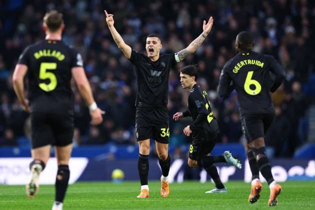 Granit Xhaka of Sunderland reacts after being fouled Brighton and Hove Albion v Sunderland, Premier League, Football, American Express Community Stadium, Brighton, UK - 20 Dec 2025Brighton American Express Community Stadi United Kingdom EDITORIAL USE ONLY No use with unauthorised audio, video, data, fixture lists, club league logos or live services. Online in-match use limited to 120 images, no video emulation. No use in betting, games or single club league player publications.  Copyright: xSimonxDael Shutterstockx 16148935n