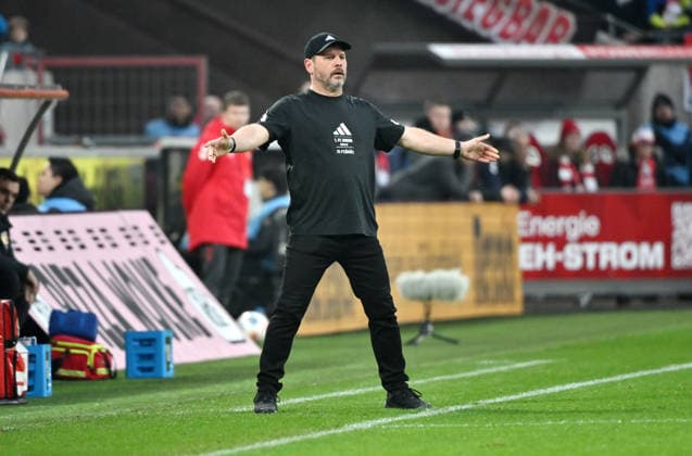 Trainer Steffen Baumgart (Union Berlin) 20.12.2025, Fussball 1. Bundesliga, Saison 2025 2026, 15. Spieltag, 1. FC Köln - Union Berlin DFL regulations prohibit any use of photographs as image sequences and or quasi-video Koeln RheinEnergieStadion Nordrhein Westfalen Deutschland *** Coach Steffen Baumgart Union Berlin 20 12 2025, Football 1 Bundesliga, Season 2025 2026, 15 Matchday, 1 FC Köln Union Berlin DFL regulations prohibit any use of photographs as image sequences and or quasi video Koeln RheinEnergieStadion Nordrhein Westfalen Germany Team2