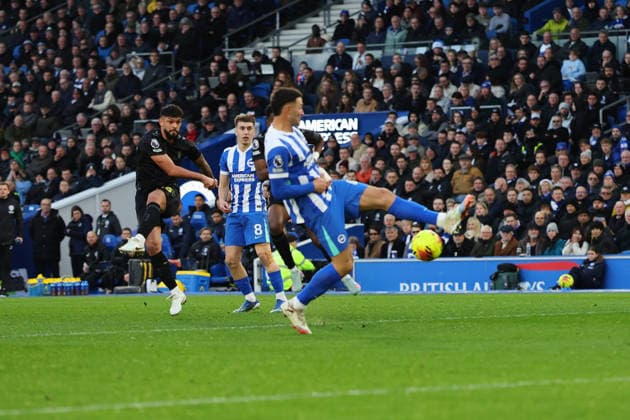 Football - 2025 2026 Premier League - Brighton & Hove Albion vs Sunderland - The Amex - Saturday 20th December 2025 Omar Alderete of Sunderland gets a shot on goal during the Premier League match at the Amex Stadium COLORSPORT Shaun Boggust 
