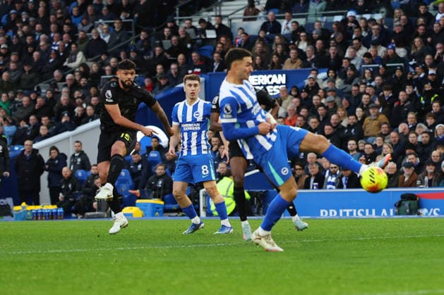 Football - 2025 2026 Premier League - Brighton & Hove Albion vs Sunderland - The Amex - Saturday 20th December 2025 Omar Alderete of Sunderland gets a shot on goal during the Premier League match at the Amex Stadium COLORSPORT Shaun Boggust 