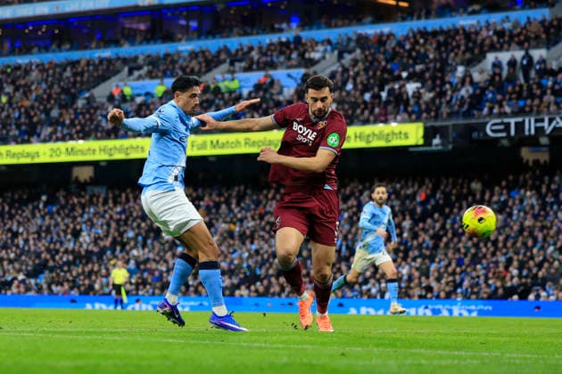 Manchester City v West Ham United Premier League 20 12 2025. Tijjani Reijnders (4) of Manchester City scores to make it 2-0 during the Premier League match between Manchester City and West Ham United at the Etihad Stadium, Manchester, England on 20 December 2025. Manchester Etihad Stadium Manchester England Editorial use only DataCo restrictions apply See www.football-dataco.com , Copyright: xConorxMolloyx PSI-23451-0020