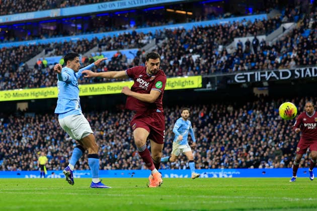 Manchester City v West Ham United Premier League 20 12 2025. Tijjani Reijnders (4) of Manchester City scores to make it 2-0 during the Premier League match between Manchester City and West Ham United at the Etihad Stadium, Manchester, England on 20 December 2025. Manchester Etihad Stadium Manchester England Editorial use only DataCo restrictions apply See www.football-dataco.com , Copyright: xConorxMolloyx PSI-23451-0021