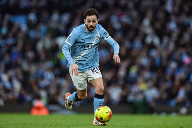 Premier League Manchester City v West Ham United Bernardo Silva of Manchester City breaks with the ball during the Premier League match Manchester City vs West Ham United at Etihad Stadium, Manchester, United Kingdom, 20th December 2025 (Photo by Mark Cosgrove News Images) Manchester Etihad Stadium Manchester United, ManU Kingdom Copyright: xMarkxCosgrove NewsxImagesx