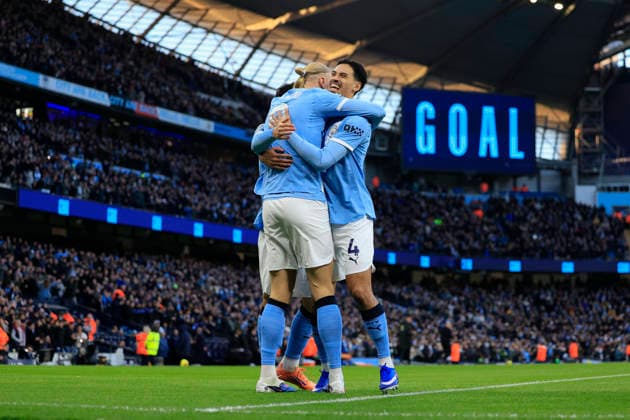 Manchester City v West Ham United Premier League 20 12 2025. Tijjani Reijnders (4) of Manchester City celebrates a goal by Erling Haaland (9) of Manchester City to make it 1-0 during the Premier League match between Manchester City and West Ham United at the Etihad Stadium, Manchester, England on 20 December 2025. Manchester Etihad Stadium Manchester England Editorial use only DataCo restrictions apply See www.football-dataco.com , Copyright: xConorxMolloyx PSI-23451-0033