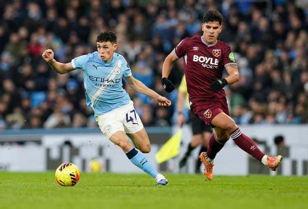 Manchester, England, 20th December 2025. Phil Foden of Manchester City (L) is challenged by Mateus Fernandes of West Ham United during the Manchester City vs West Ham United Premier League match at the Etihad Stadium, Manchester. Picture credit should read: Andrew Yates Sportimage EDITORIAL USE ONLY. No use with unauthorised audio, video, data, fixture lists, club league logos or live services. Online in-match use limited to 120 images, no video emulation. No use in betting, games or single club league player publications. SPI_021_AY_MAN_CITY_WEST_HAM SPI-4385-0021
