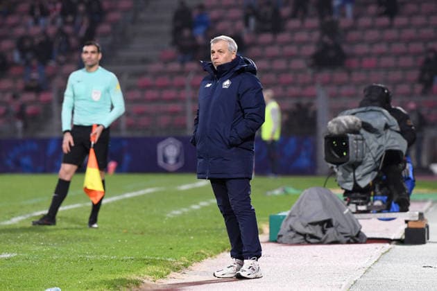 US Lusitanos Saint-Maur v LOSC Lille - French Cup 2025 2026 Bruno GENESIO (Entraineur Lille LOSC) during the French Cup match between US Lusitanos Saint-Maur and Lille at Stade Dominque Duvauchelle on December 20, 2025 in Creteil, France. Creteil France  Copyright: xFEPx 776432249