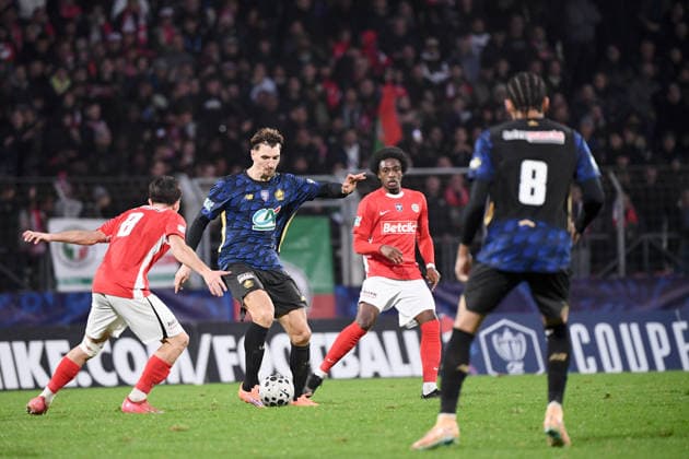 US Lusitanos Saint-Maur v LOSC Lille - French Cup 2025 2026 12 Thomas MEUNIER (losc) during the French Cup match between US Lusitanos Saint-Maur and Lille at Stade Dominque Duvauchelle on December 20, 2025 in Creteil, France. Creteil France  Copyright: xFEPx 776432249